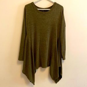 🔥Sale ~ Lidy Shark-bite Tunic ~ size S/M ~ Oversized ~ Olive